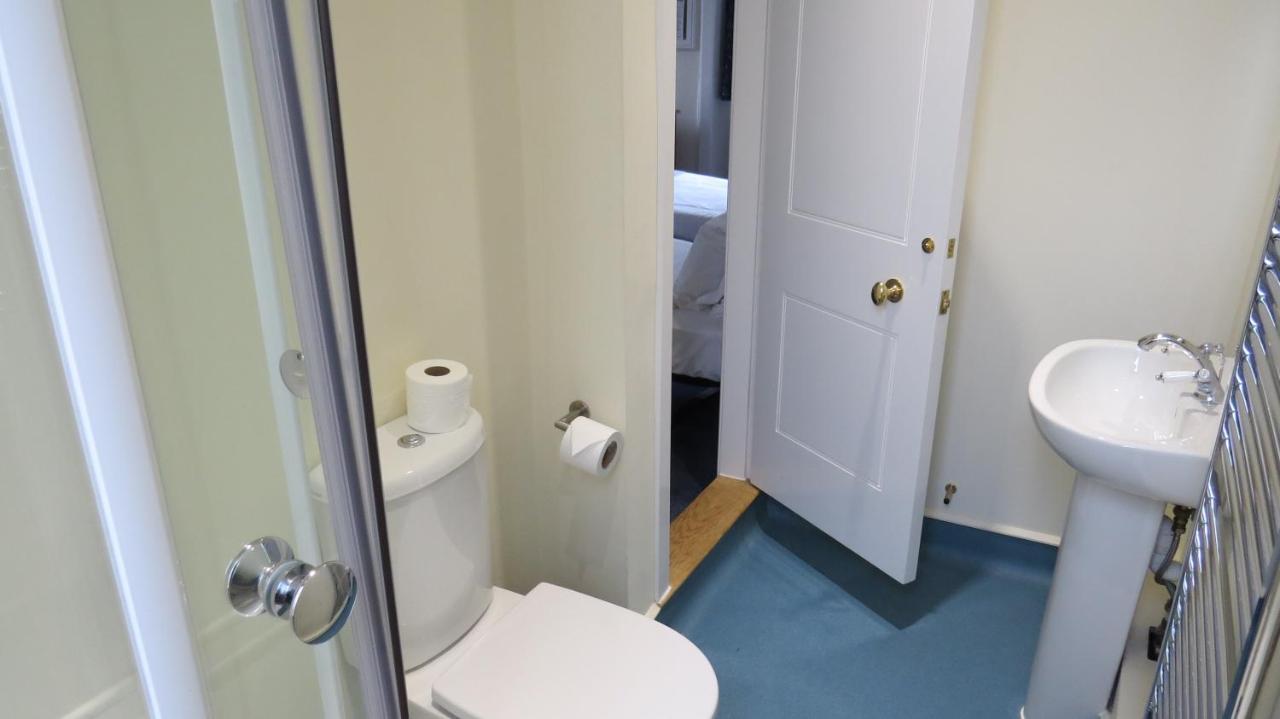 Single Room Private Bathroom