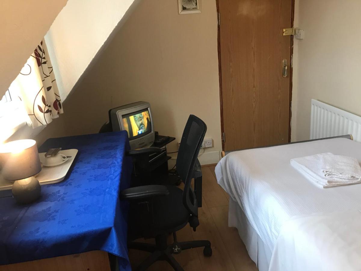 Single Room Shared Shower Toilet