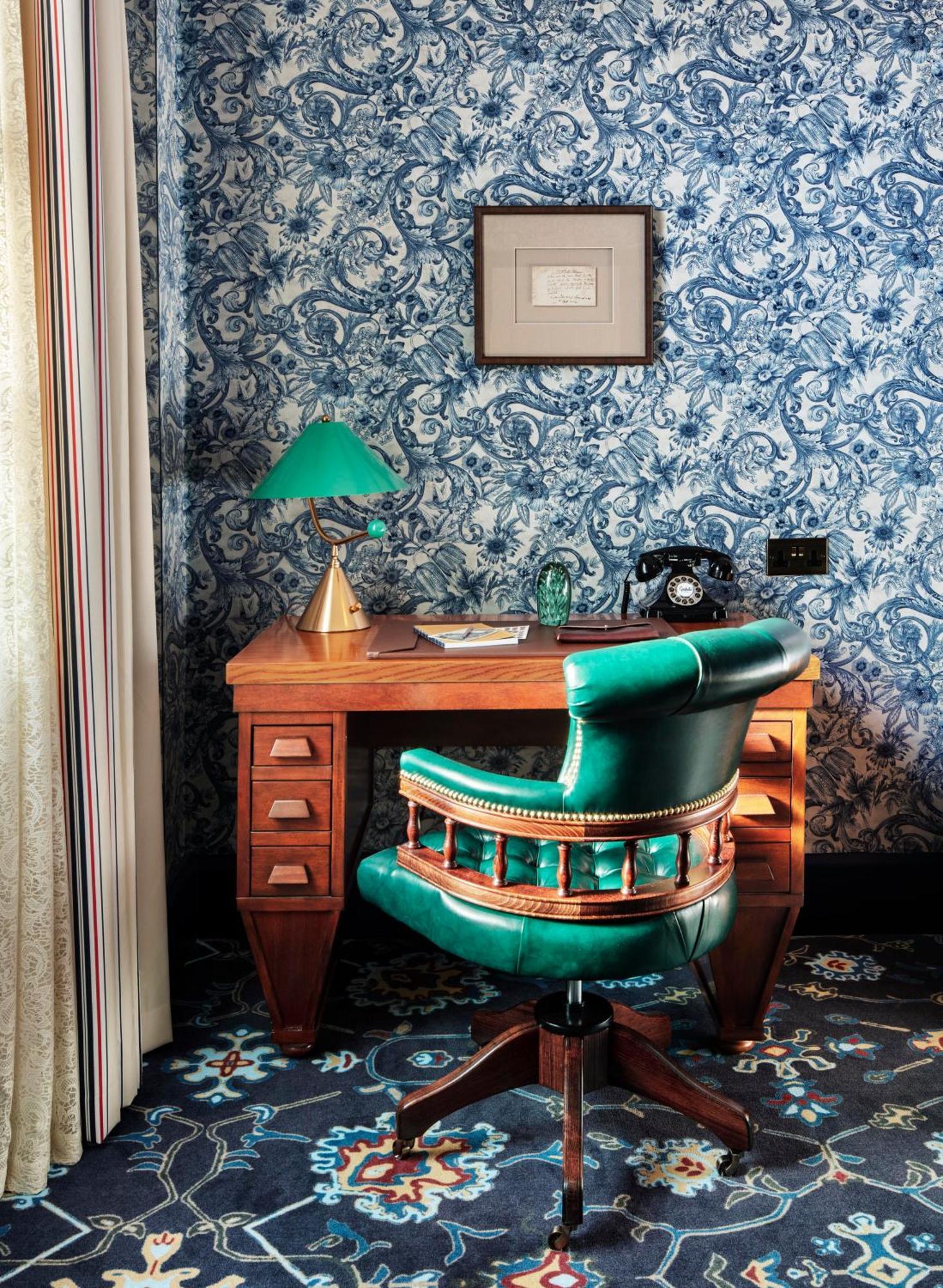 Graduate Deluxe King Room