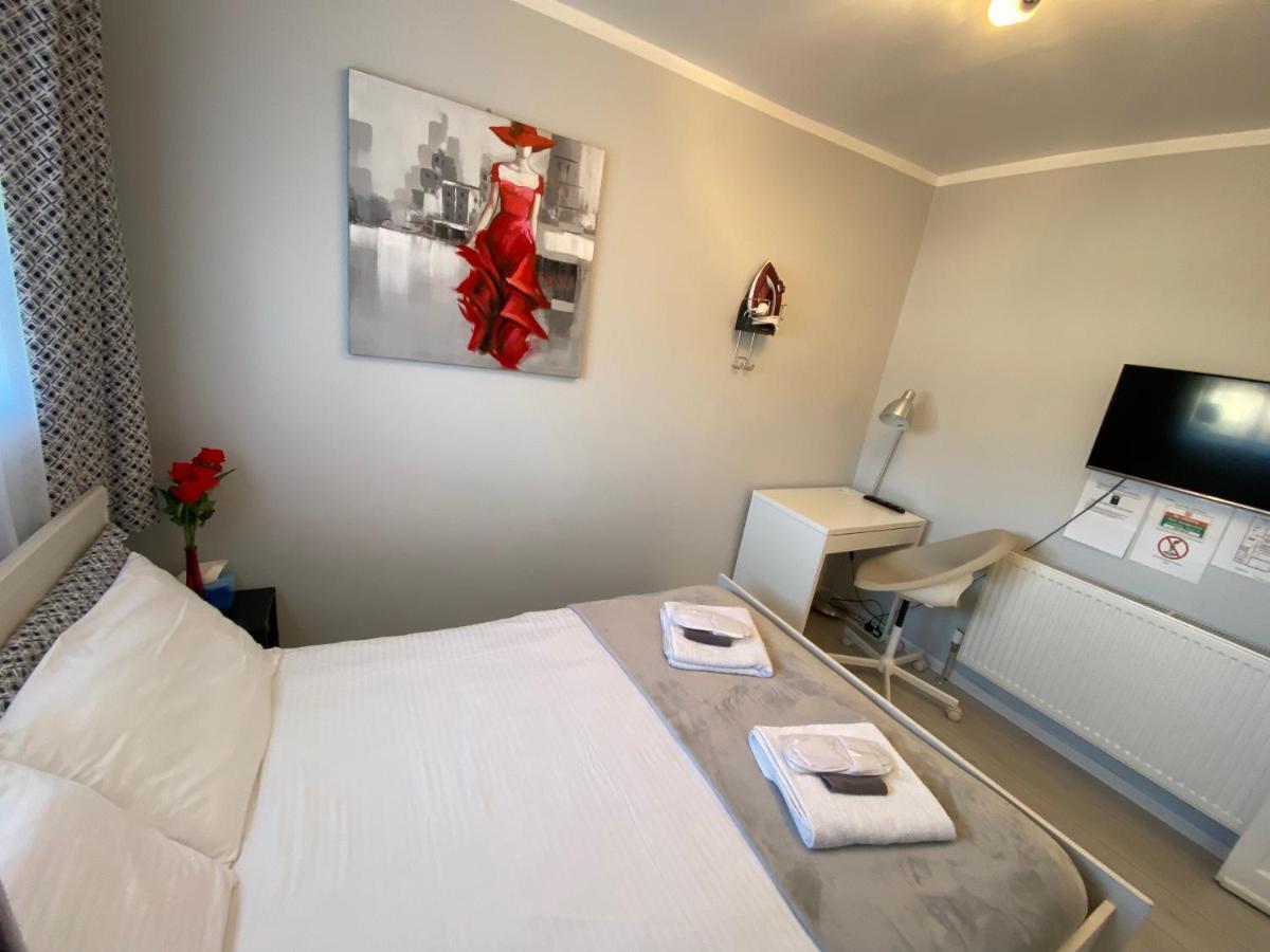 Double Room Private External Bathroom