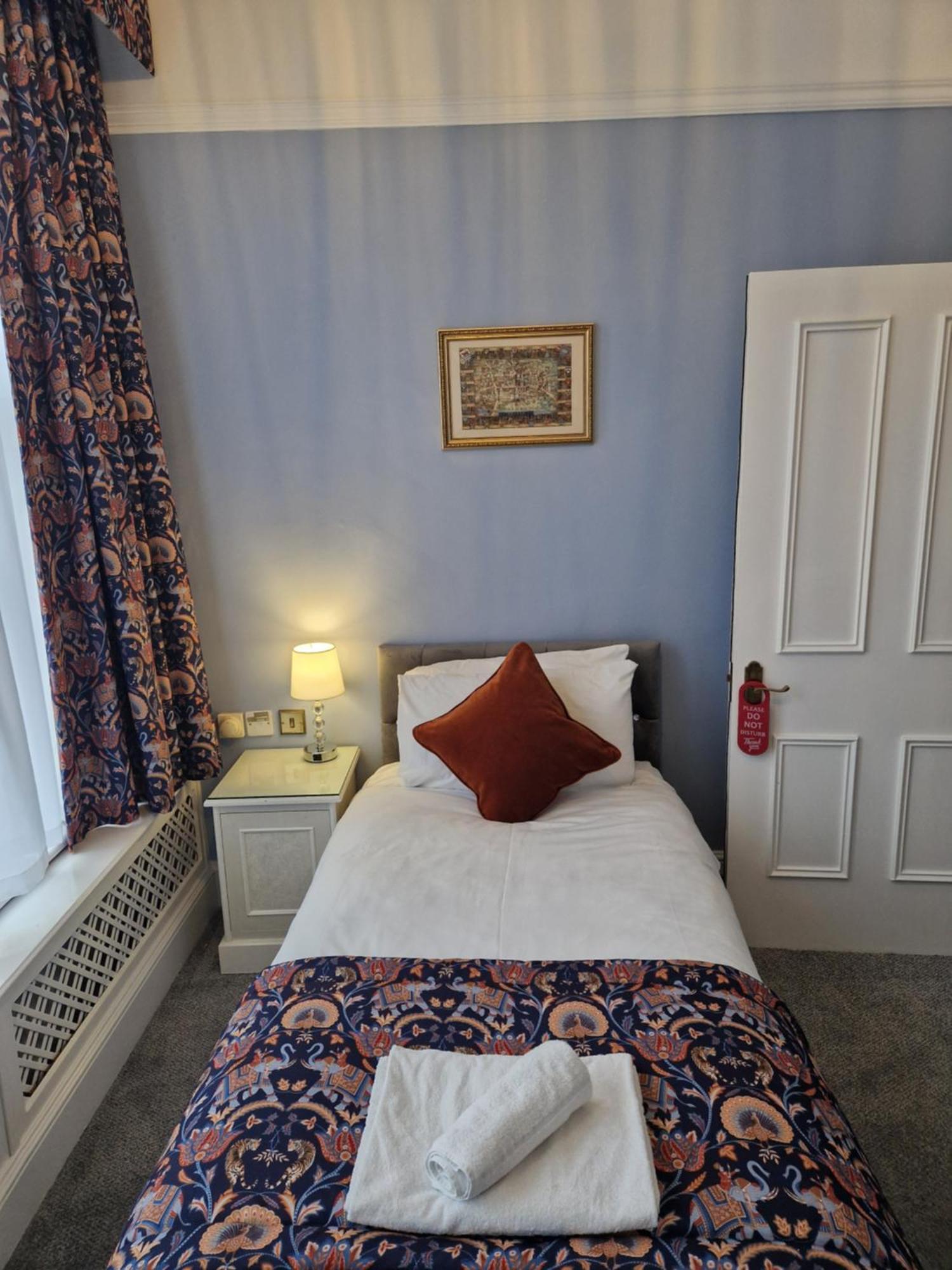 Small Single Room,1633005898:JPEG