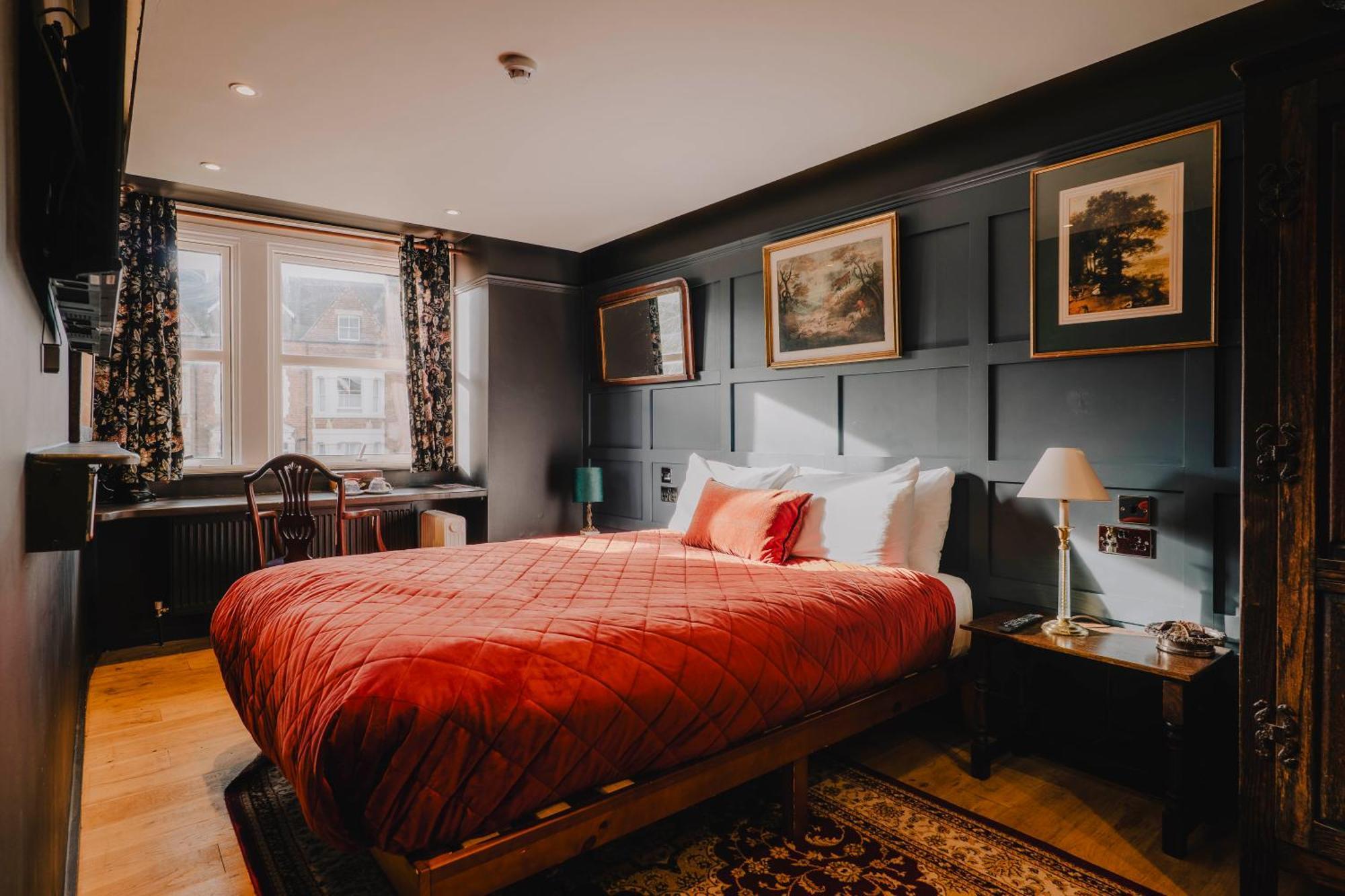 Double Room,1746859411:JPEG