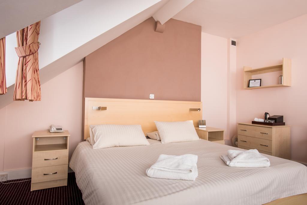 Standard Double Room,214914668:JPEG