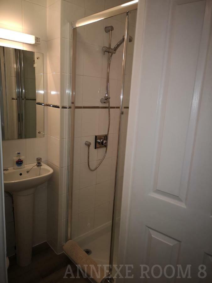 Single Room Ensuite Bathroom - Annex