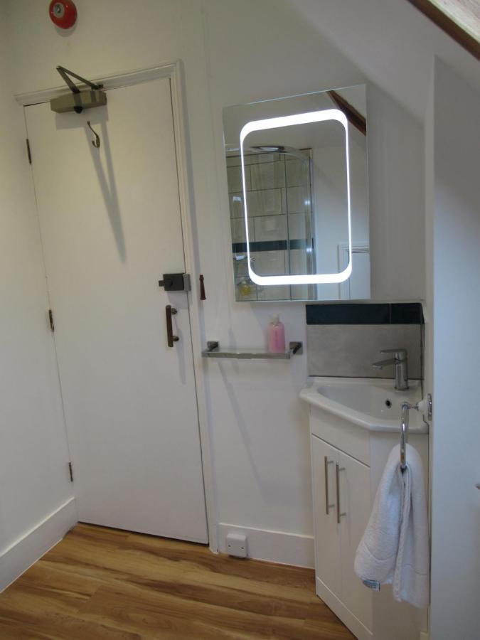 Twin Room Private External Bathroom