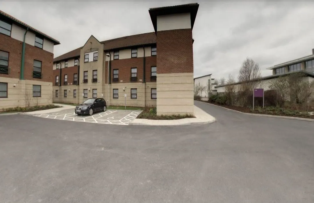 Premier Inn Oxford Cowley-1