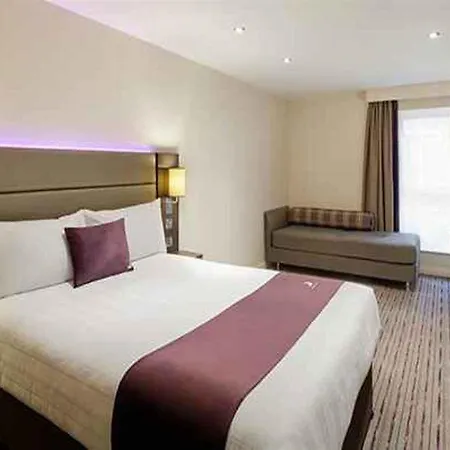 Premier Inn Oxford Botley-3