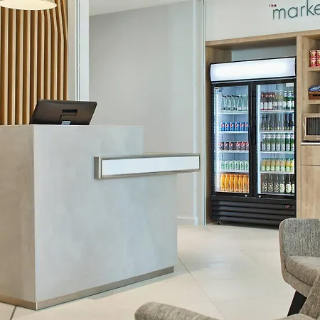 Courtyard By Marriott Oxford City Centre-3